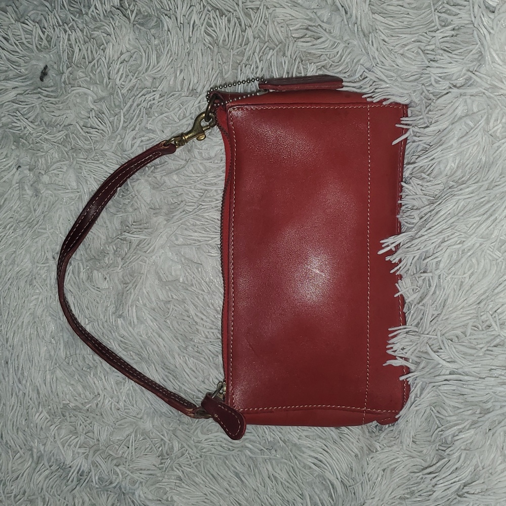 🎈✨️Elegant Red Med Leather Handbag. 👝